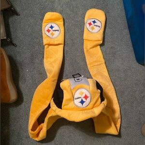 UNISEX STEELERS HAT WITH ATTACHED SCARF AND MITTENS! BRAND NEW